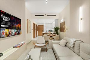 Bright & Cozy 1BR Apartment with Balcony in JVC