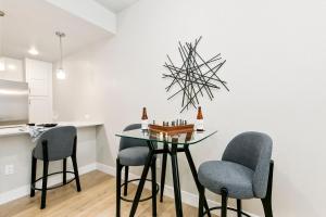 Northfield Old Town Flat with Attached Garage and EV