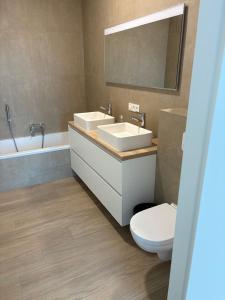 Top floor luxury with spectacular water views