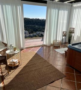 LAG - Spacious 3BR townhouse with private jacuzzi