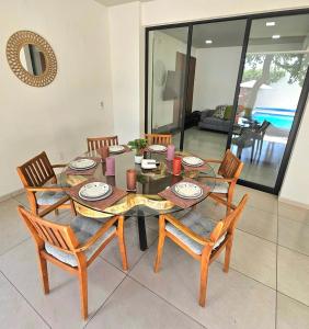 Burgos Cuernavaca Pool Terrace & Garden