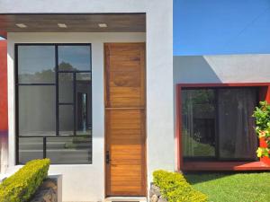 Burgos Cuernavaca Pool Terrace & Garden