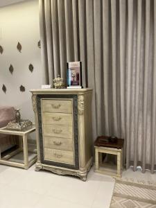 Luxurious Boho 3BR Apartment near Boulevard, Sleeps 9, Riyadh شقة فاخرة بوهيمية 3 غرف نوم بالقرب من البوليفارد, تناسب حتى 9 أشخاص, الرياض