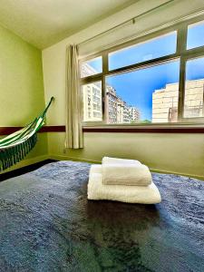 Studio Romântico em Copacabana: Aconchego a Poucos Passos da Praia!