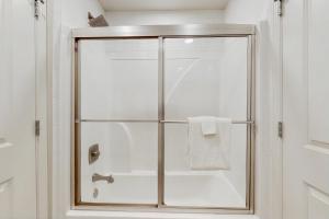 Sea Glass 203- No Worries