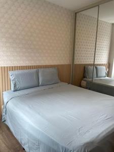 Praia do canto Apart Hotel - Apto 203 Varanda Lateral com Vista Mar