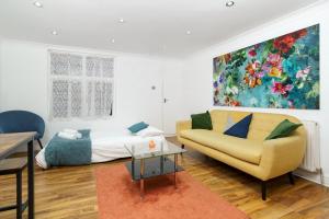 Central Whitechapel 2 BR Apartment Private Garden Sleeps 6