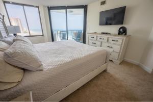 Oceanfront Condo, Pool & Balconies, Private Resort