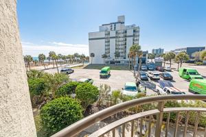 Beautiful Decor, Meridian Plaza w Nice Pools,New!