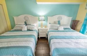 Coastal condo w ocean views & shared beach access