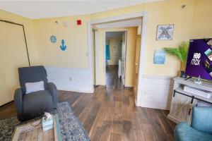 Coastal condo w ocean views & shared beach access