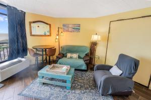 Coastal condo w ocean views & shared beach access