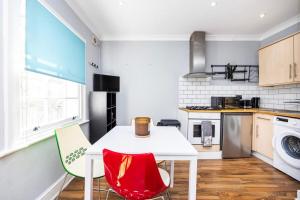 Modern Whitechapel 1BR Home Sleeps 3 Guests