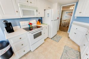 Newly Added Maisons, Large Balconies w City View!