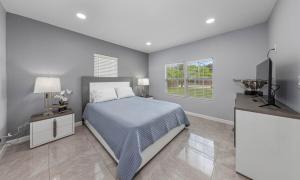 2B1B Home Minutes from SPI & Space X