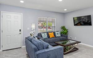 2B1B Home Minutes from SPI & Space X