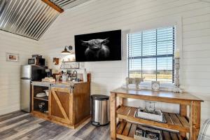 Holy Cow Cottage with Amazing Hill Country Views