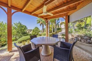 Villa Caripira by Villa Plus