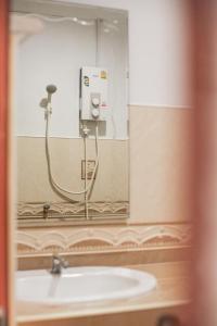 โรงแรมบ้านสวน ฟ้าใส