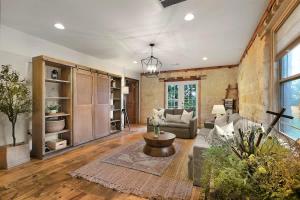 Luxury Home with Fire Pit & Hill Country Views