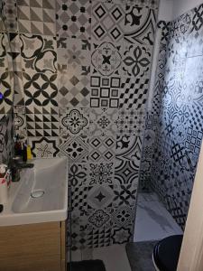 house, swimming pool, jacuzzi 4-6 people