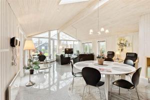 M12021-Vaeggerlose-Harestien-12