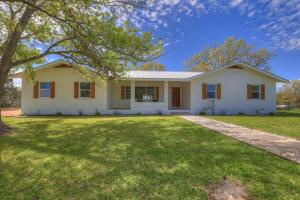 Family-Friendly Hill Country Retreat - Sleeps 11 + Hot Tubs