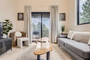 Pinebox at Evergreen Modern 20Acres -Serene-Creek