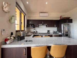 San Miguel Balcony Luxury and Comfort Near Downtown