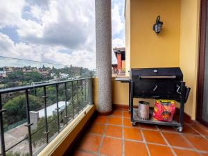 San Miguel Balcony Luxury and Comfort Near Downtown
