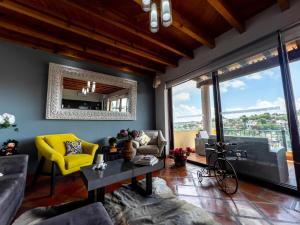 San Miguel Balcony Luxury and Comfort Near Downtown