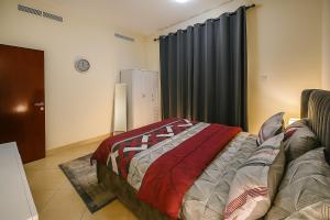 Stylish 1BR Retreat Pool, Gym, Parking