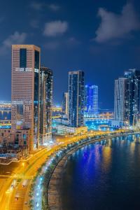 Stylish 1BR Retreat Pool, Gym, Parking