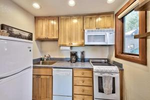 TML 04 - Beautiful 1 BR Condo in Tahoe City