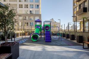 Viva trindade em frente à UFSC, prédio completo com food-hall