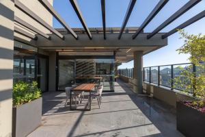 Viva trindade em frente à UFSC, prédio completo com food-hall