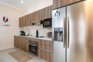 Modern Home with Lush Mountain Views and Spectacular Shaded Terrace in Private Gated Community