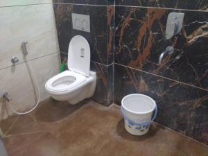 Shreeram Home Stay Budget AC Rooms WiFi & Parking Near Temple
