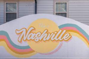 The Jolene Bubbly Bar with Views 5min to DT