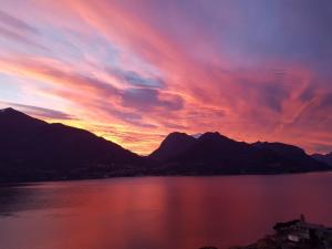 Betty's Balcony, Wonderful Lake View