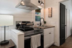 Hidden Gem Cabin in Hungry Horse, Firepit, Close to Glacier