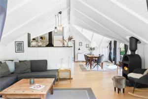 M12019-Vaeggerlose-Krondyrstien-51