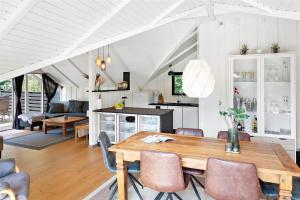 M12019-Vaeggerlose-Krondyrstien-51