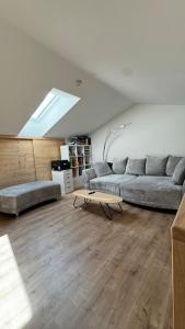 Möblierte Wohnung mit Balkon