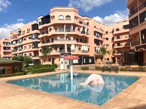 Resort-Style Digs in the Heart of the City