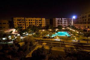 Resort-Style Digs in the Heart of the City