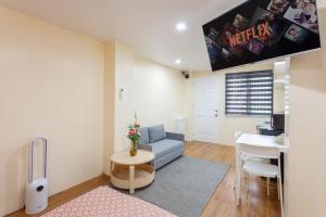 Spacious Studio with Fast Wi-Fi Near UP and Maginhawa