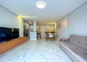 Apto estiloso e climatizado com wi-fi a beira mar