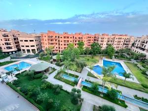 Chez Mams Guest House - Private Rooms in a Resort-Style Apartment Complex