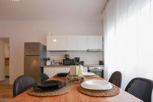 Ultracentral Rest Nest 2 Bedroom Apartment